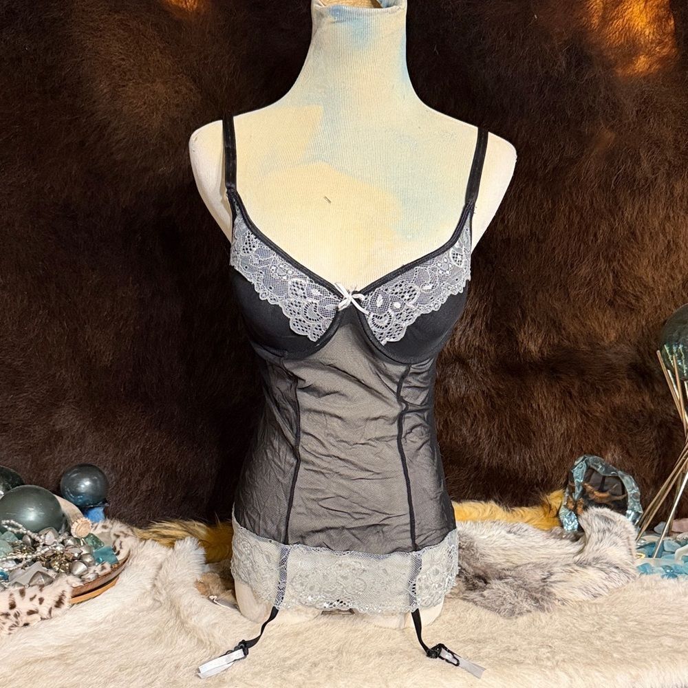 Elegant Black and White Lace Chemise L (3450)